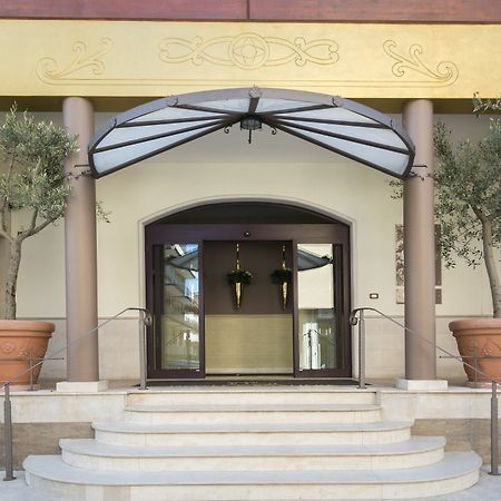 Hotel Cavaliere Ночі Екстер'єр фото