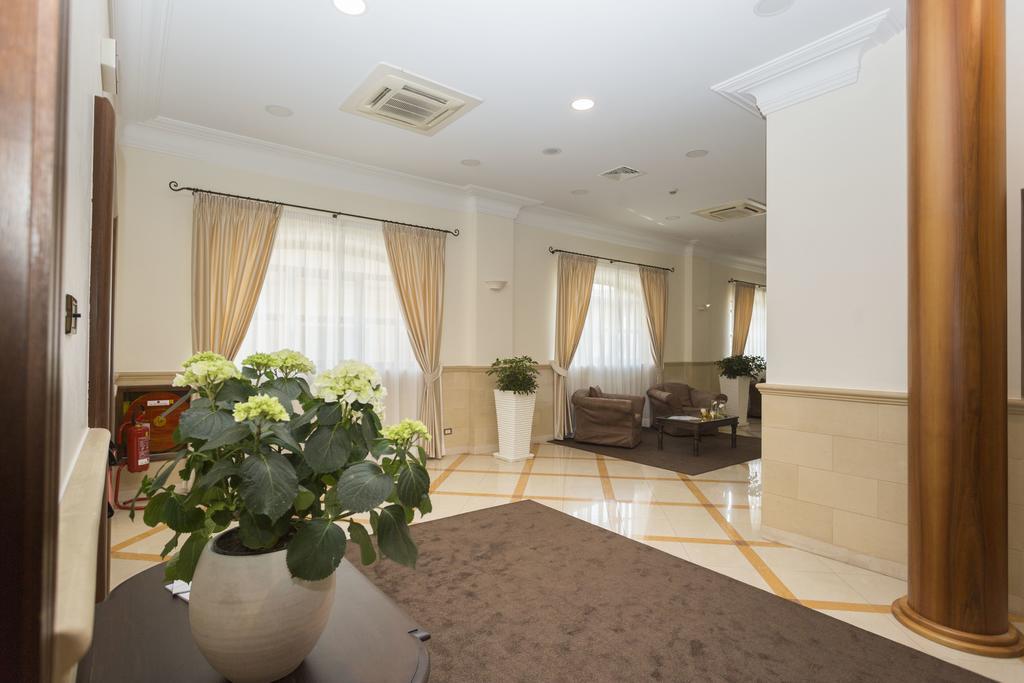Hotel Cavaliere Ночі Екстер'єр фото