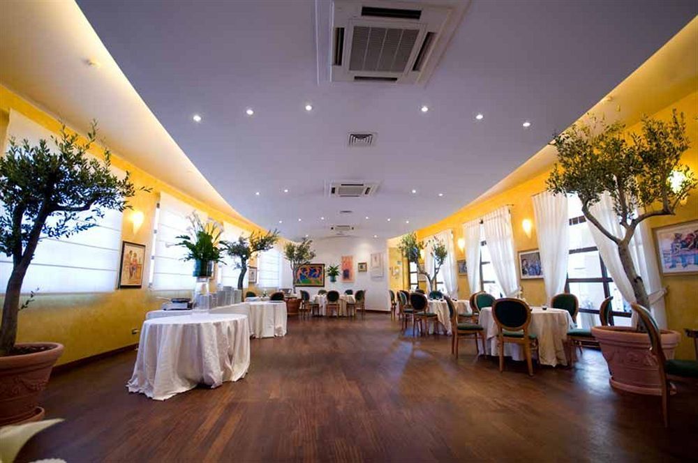 Hotel Cavaliere Ночі Екстер'єр фото