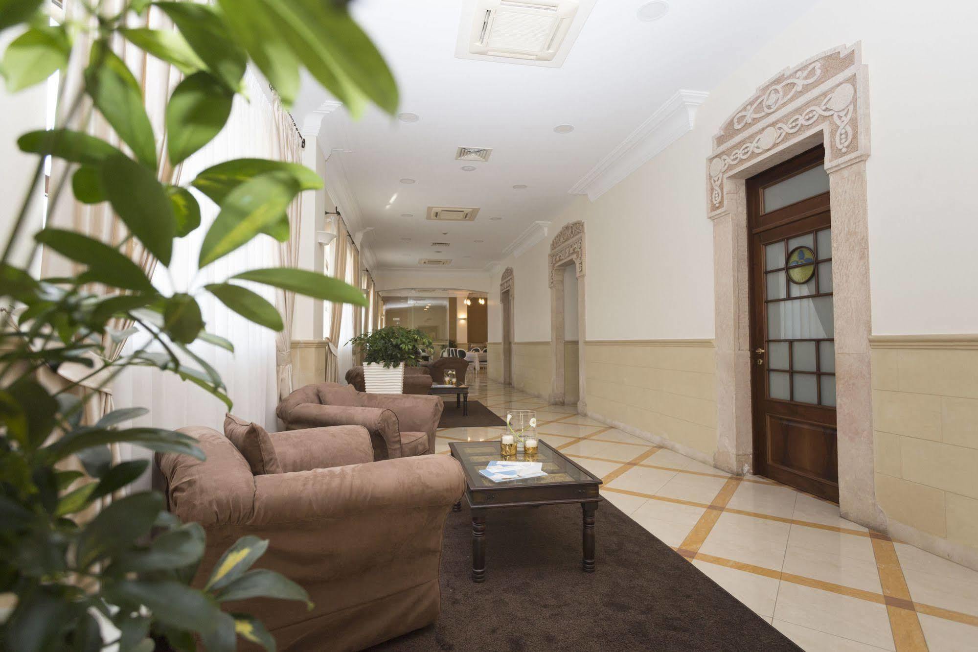 Hotel Cavaliere Ночі Екстер'єр фото