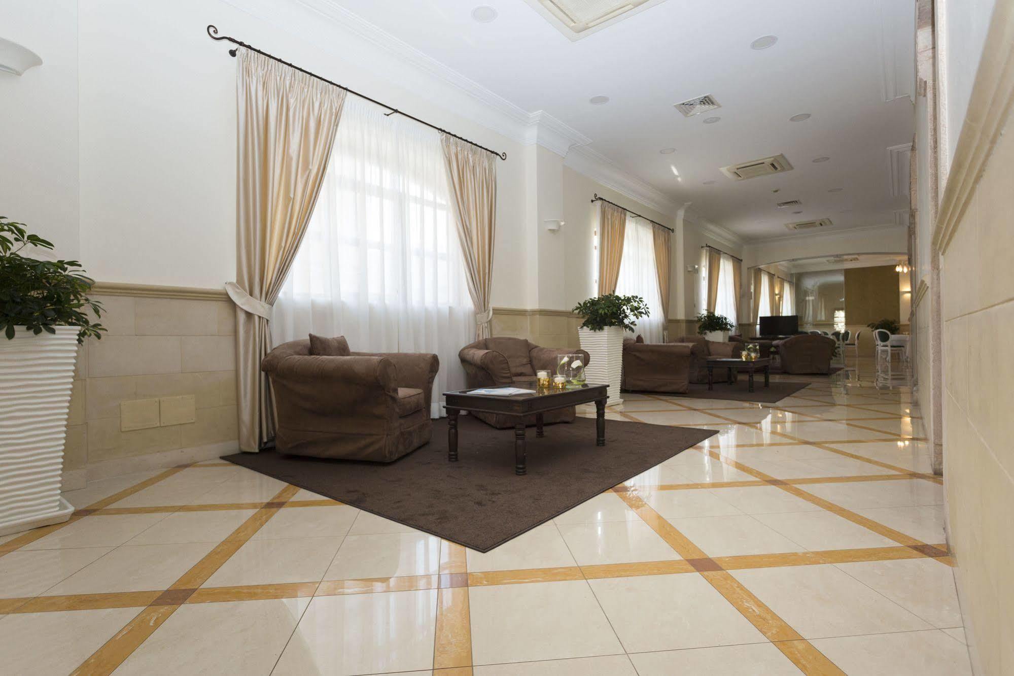 Hotel Cavaliere Ночі Екстер'єр фото