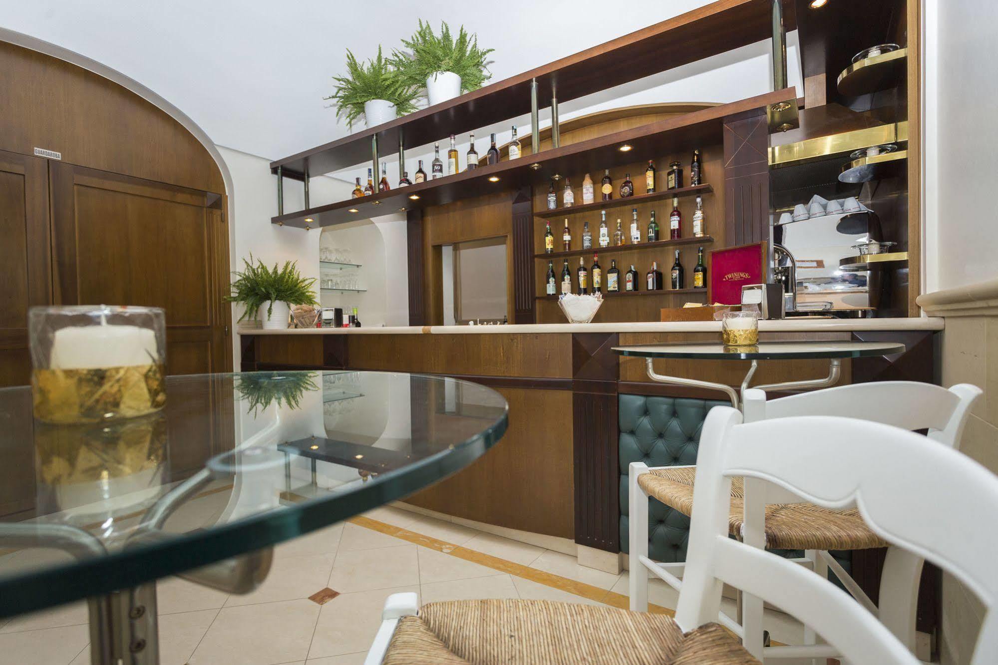 Hotel Cavaliere Ночі Екстер'єр фото