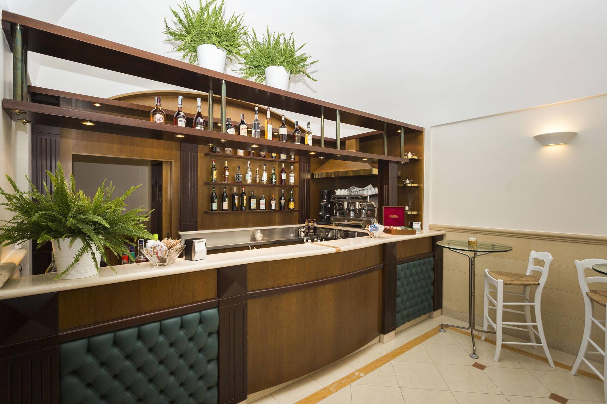 Hotel Cavaliere Ночі Екстер'єр фото